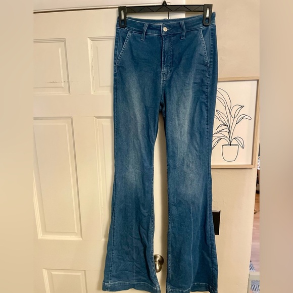 Old Navy Blue Flare & Wide Leg Jeans - Picture 4 of 12